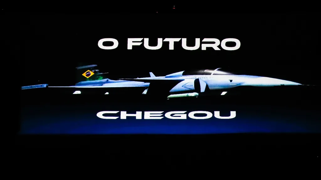 Réplica em tamanho natural do caça da FAB poderá ser vista de perto (Imagem: Divulgação/Força Aérea Brasileira)