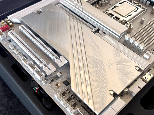 Placa-mãe Gigabyte Z890 AORUS Elite X Ice