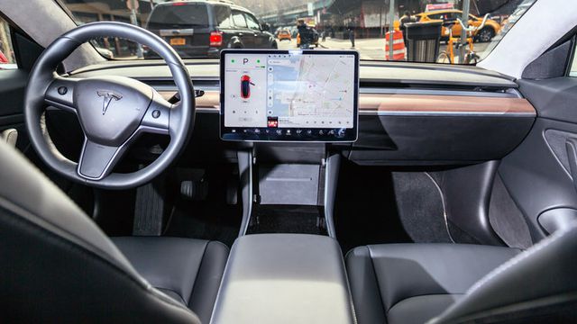 Tesla atualiza o softwares de seus carros na China e insere o TikTok. Confira! 