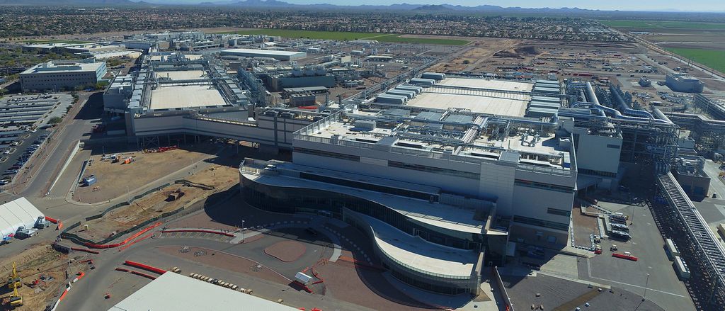 A fábrica da Intel no estado do Arizona, nos EUA, é uma das unidades fabris a receber um investimento bilionário com o IDM 2.0 (Imagem: Reprodução/AnandTech)