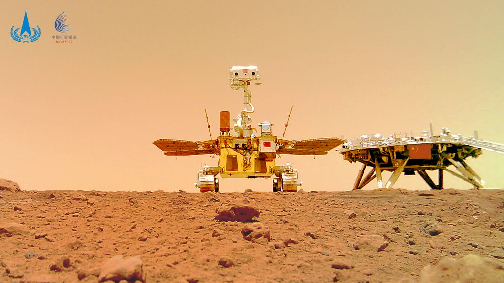 "Retrato de família" do rover Zhurong com seu módulo de pouso (Imagem: Reprodução/China National Space Administration)