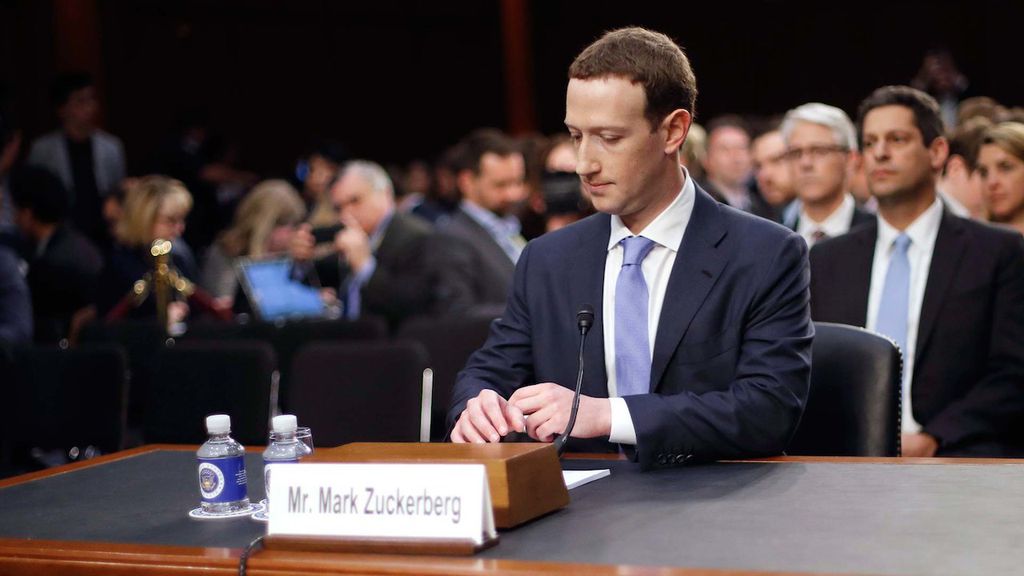 Mark Zuckerberg, criador, co-fundador e CEO do Facebook, em audiência junto ao Senado norte-americano em 2018: Departamento de Justiça dos EUA anunciou que abrirá investigações contra as principais plataformas tecnológicas da indústria
