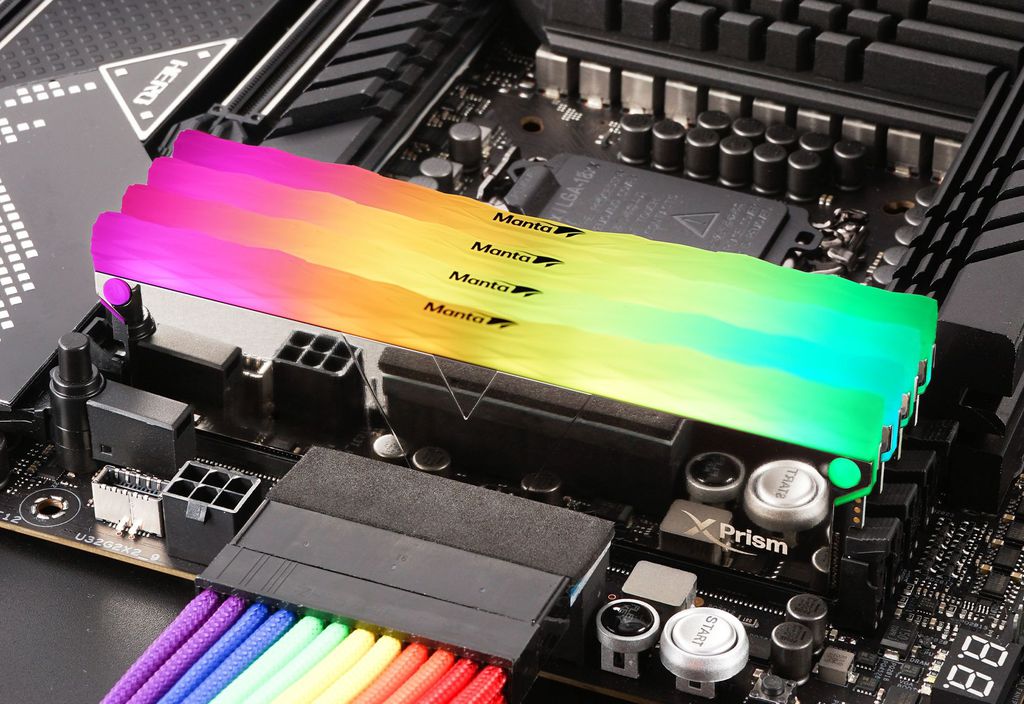 O cicuito integrado das memórias Manta XPrism RGB são fabricados pela SK hynix. Os módulos falsos impedem que os slots vazios deixam a parte interna do PC "mais feia" (Imagem: Divulgação/V-Color)
