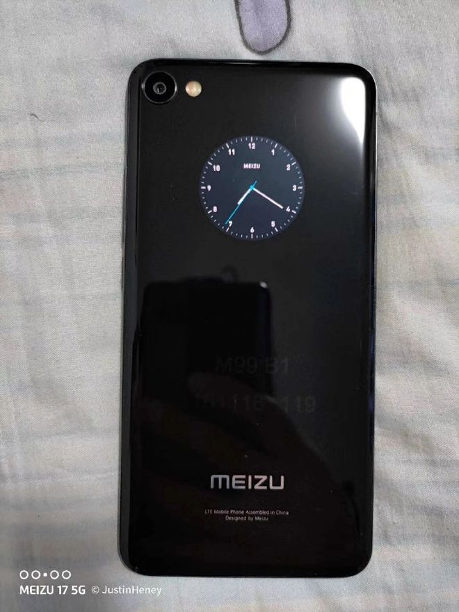 Suposto smartphone com duas telas da Meizu (Foto: Reprodução/Cnbeta)