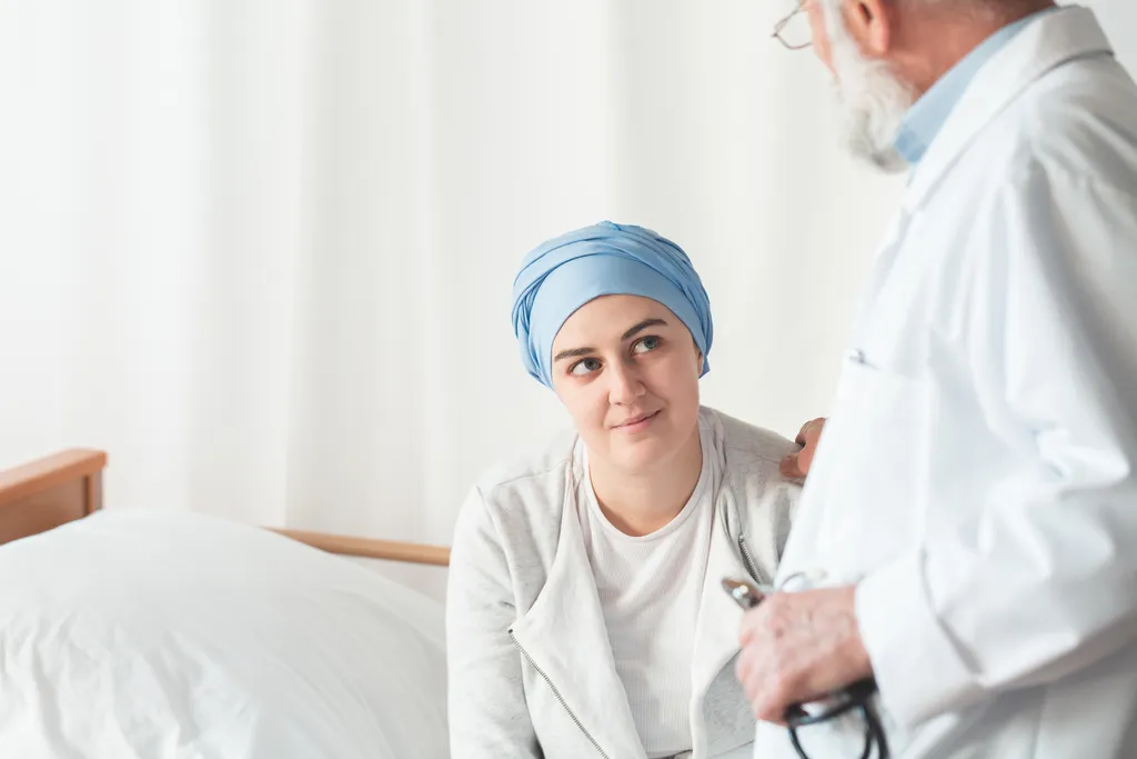 Após o diagnóstico de câncer, a pessoa deve pedir indicação para o melhor tratamento dentro do seu quadro (Imagem: Bialasiewicz/Envato)