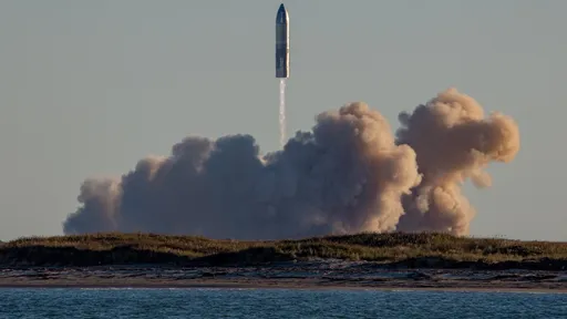 SpaceX: protótipo do Starship explode ao pousar após teste de voo bem sucedido