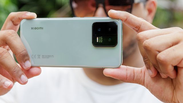 Xiaomi 12S Ultra bate iPhone 13 Pro Max em teste com Genshin Impact