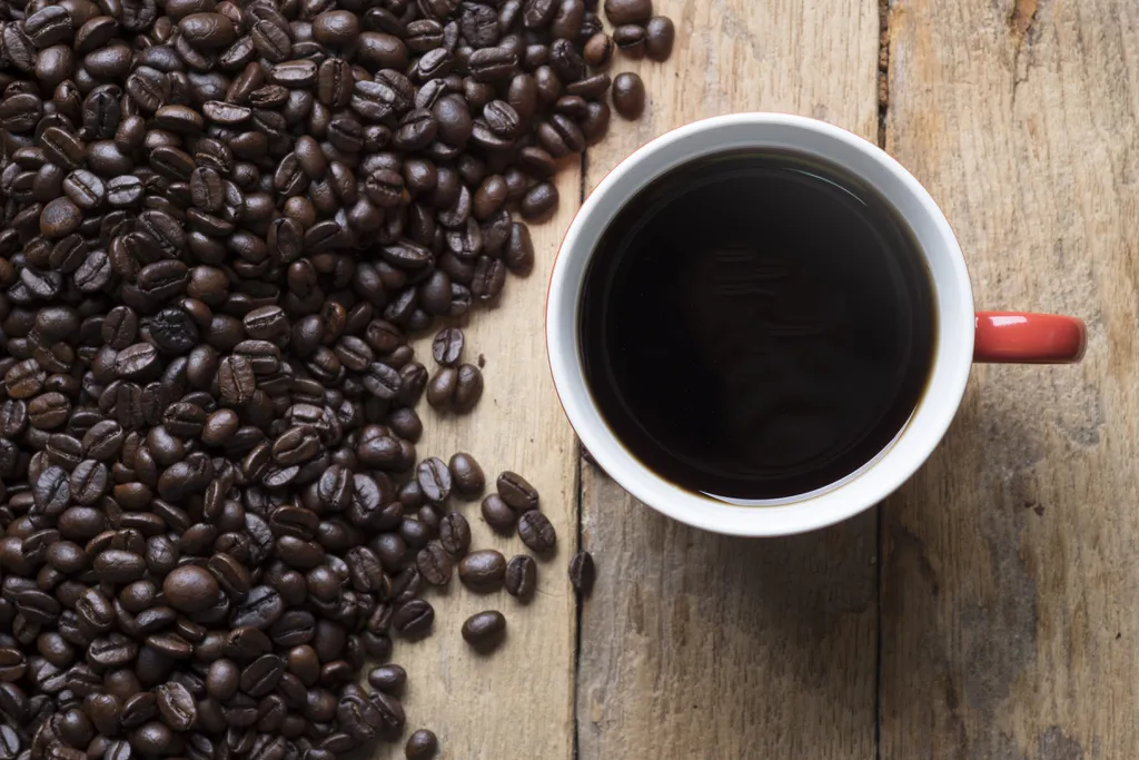 Tomar de duas a três xícaras de café por dia pode melhorar a saúde do coração (Imagem: Reprodução/Ijeab/Envato)