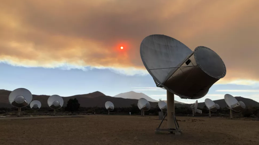 Incêndio florestal na Califórnia representa perigo a este radiotelescópio