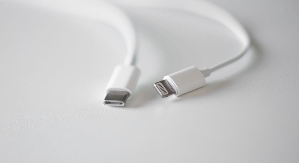 USB-C do iPhone 15 pode funcionar apenas com cabos oficiais da Apple -  Canaltech