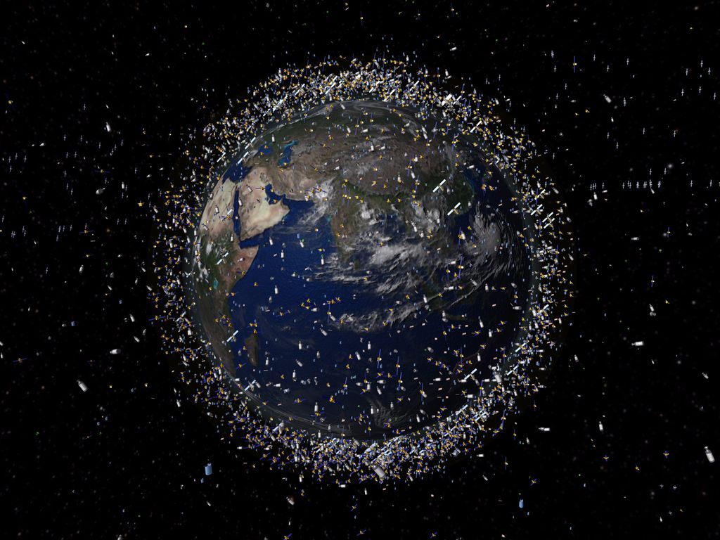 Lixo espacial: detritos de naves, foguetes e satélites e.... corpos?