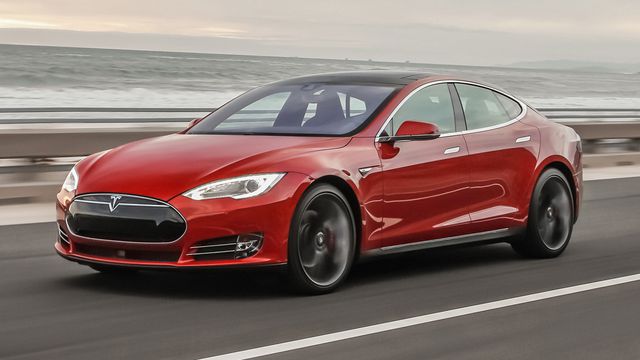 Tesla trabalha com duas hipóteses sobre acidente fatal envolvendo Model S