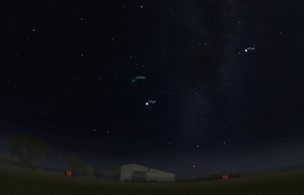 O radiante da chuva de meteoros líridas estará sobre o horizonte em direção ao Norte, perto da estrela Vega. Esta configuração representa o céu da madrugada de 22 de abril, às 3h00 (Imagem: Reprodução/Stellarium)