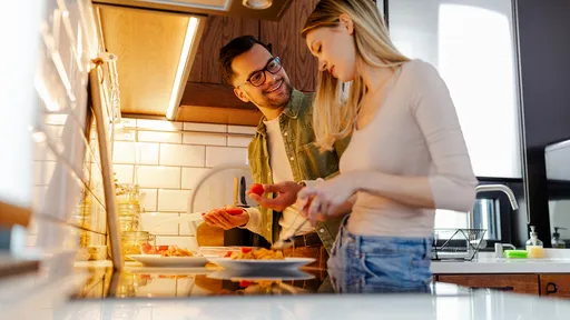 6 hábitos comuns na cozinha que podem colocar a sua saúde em risco