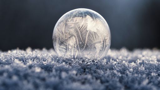 Se o gelo é transparente, então por que a neve é branca?
