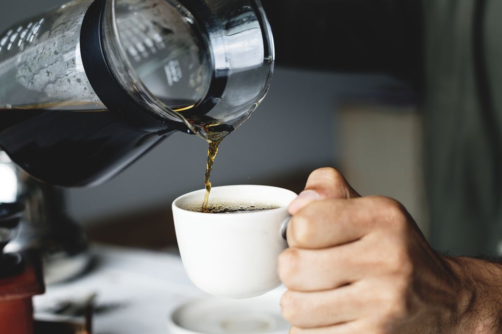 Tomar café demais pode causar demência e derrame, aponta estudo
