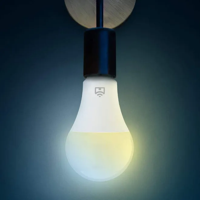Lâmpadas inteligentes podem alternar entre cores quentes e frias em segundos (Imagem: Divulgação/Positivo Casa Inteligente)