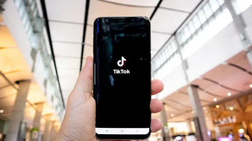 TikTok testa novo visual limpo para experiência sem botões