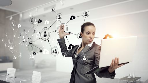 Na contramão do mercado, 11% das mulheres social media ganham mais que homens
