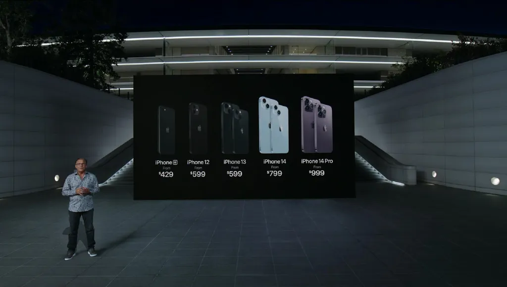 Com lançamento do iPhone 14, Apple manteve iPhone 13 e 13 mini, iPhone 12 e iPhone SE (2022) à venda (Imagem: Reprodução/Apple)