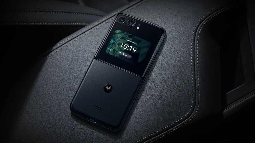 Rival do Samsung Galaxy Z Flip 4, o Moto Razr 2022 pode ser um dos anúncios da Motorola (Imagem: Reprodução/Lenovo)