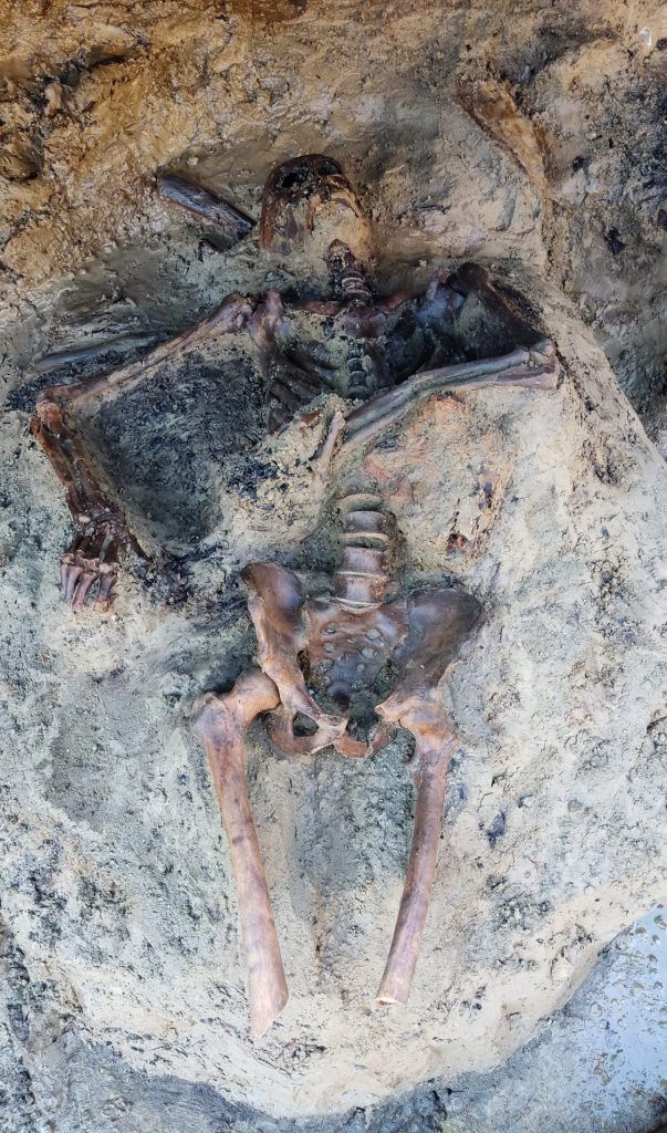 Esqueleto de homem vaporizado por vulcão há 2 mil anos é encontrado na Itália