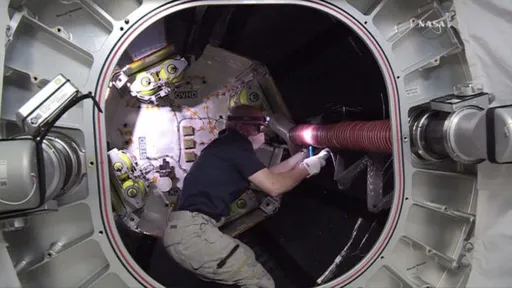 Astronautas testam primeiro módulo inflável na Estação Espacial Internacional