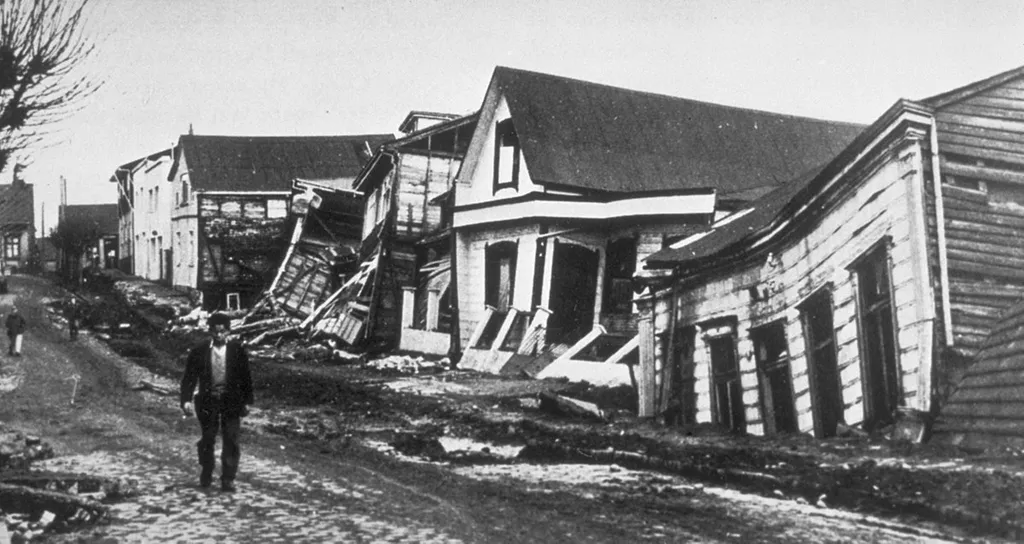 Cidade chilena de Valdívia após o maior terremoto já registrado (Imagem: Pierre St. Amand/Domínio Público)