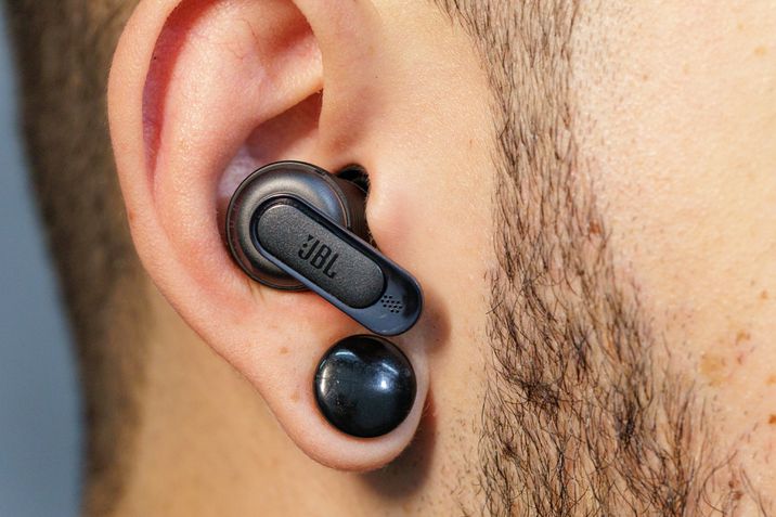 JBL Tour Pro 2 fones