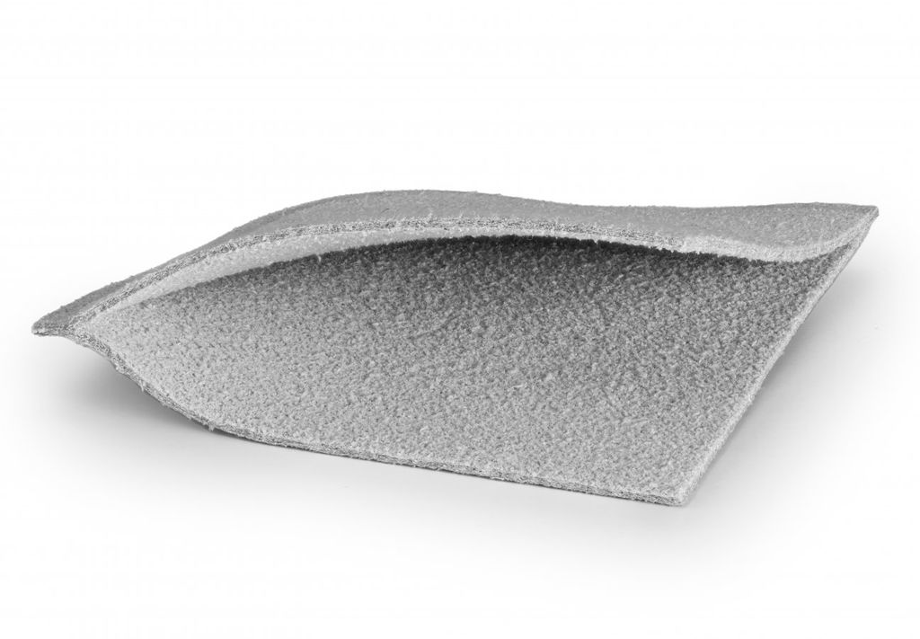 Composto por duas camadas unidas por cola simples, o pano de polimento da Apple foi "reprovado" no teste de reparabilidade do iFixit (Imagem: Reprodução/iFixit)