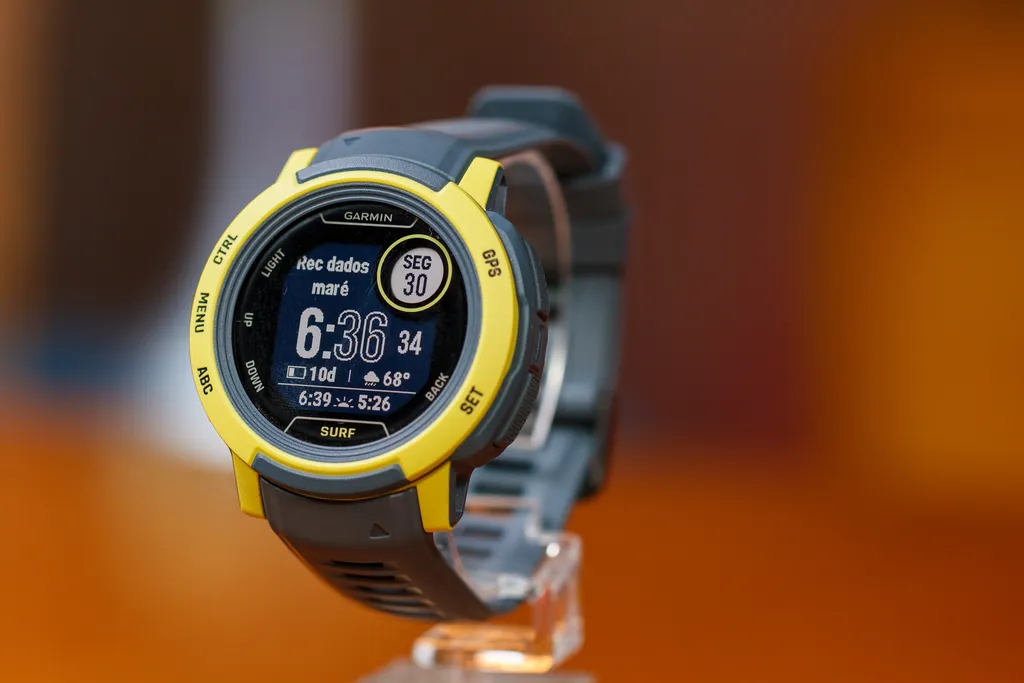 Garmin Instinct 2 Surf conta com recursos de smartwatch quando conectado ao Bluetooth (Imagem: Ivo Meneghel Jr/Canaltech)