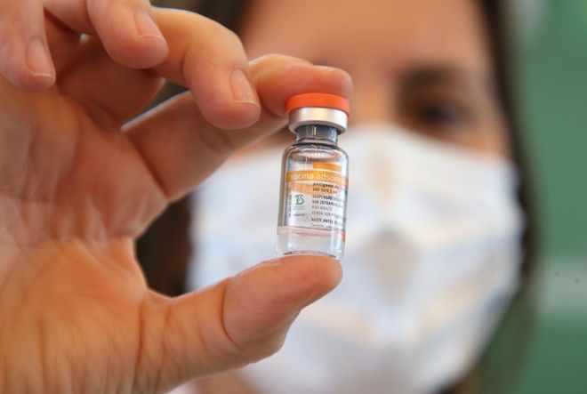 Alteração de horário atrasa entrega das vacinas da COVID-19 em alguns estados
