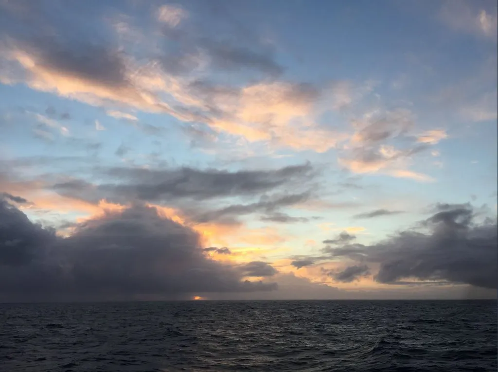Nuvens escurecidas observadas acima do Oceano Antártico (Imagem: Reprodução/NCAR)