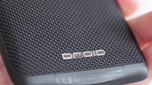 Moto Maxx, versão global do DROID Turbo, aparece em fotos no Brasil