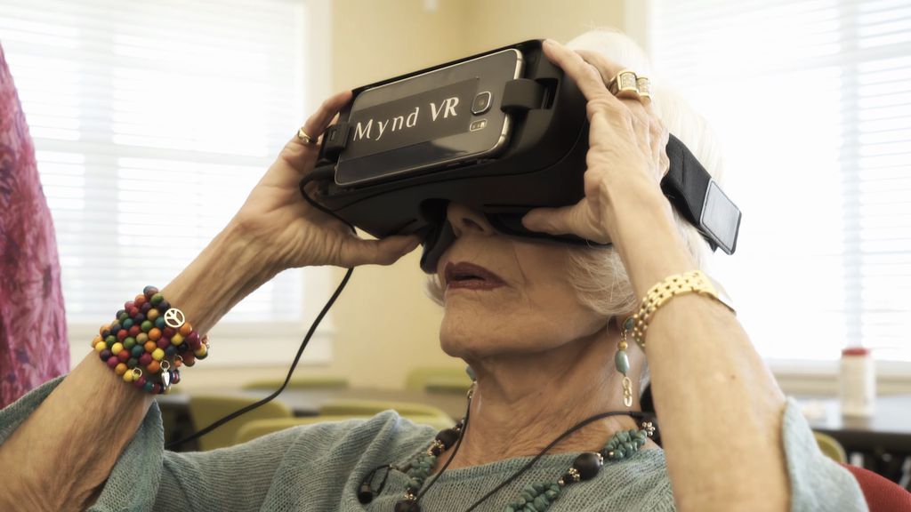 Realidade virtual vem ajudando idosos contra a solidão e restrições físicas