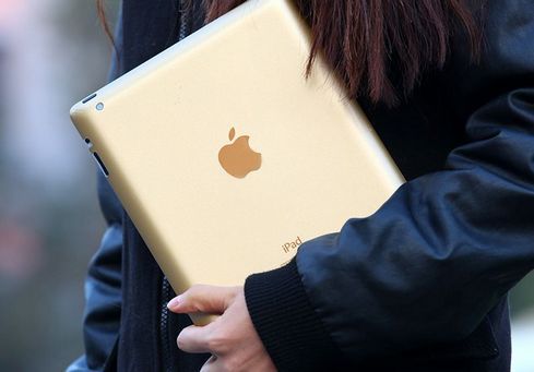 Segundo o jornalista, a Maçã estaria disposta a apostar em uma versão dourada do próximo iPad Air