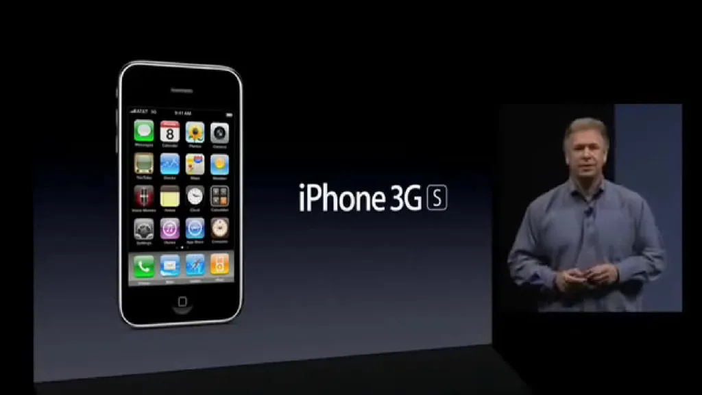 Com Steve Jobs de licença médica, iPhone 3GS foi apresentado em 2009 por Phil Schiller (Imagem: Reprodução/Apple)