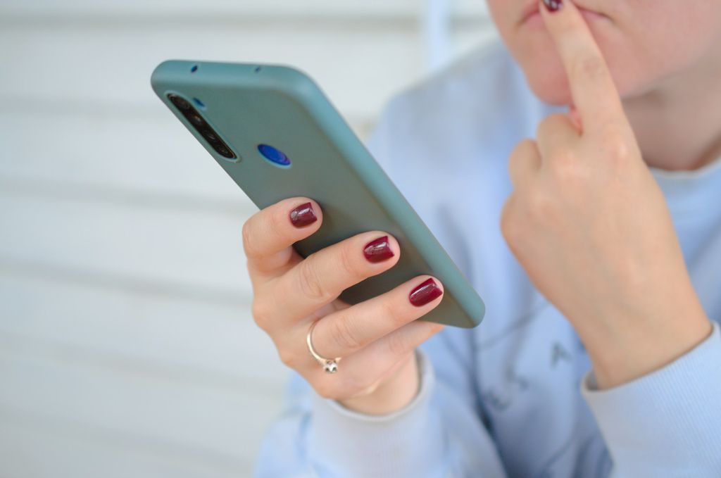 Sempre procure saber mais sobre as tendências de preço e aumentos súbitos no valor de produtos que você quer comprar (Imagem: Konstantin Shmatov/Unsplash)