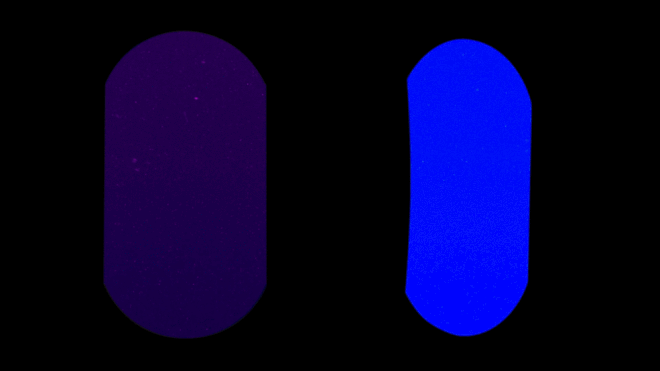 À noite, o instrumento de ultravioleta distante mede a densidade da ionosfera. A luz rosa que aparece à esquerda é a emissão de nitrogênio. A luz verde, que atravessa a faixa azul, é a emissão de oxigênio (Imagem: NASA/ICON/Harald Frey/Thomas Bridgman/Joy Ng)