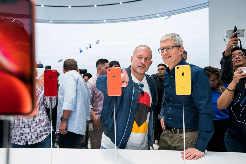 Jony Ive e Tim Cook / Divulgação/Apple