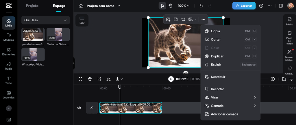 Editores de vídeo online como o CapCut têm recursos para cortar os clipes e aplicar transições (Imagem: Captura de tela/Guilherme Haas/Canaltech)