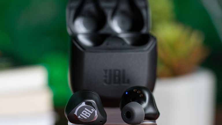 Review JBL Club Pro+ TWS | O melhor fone Bluetooth da JBL - Canaltech