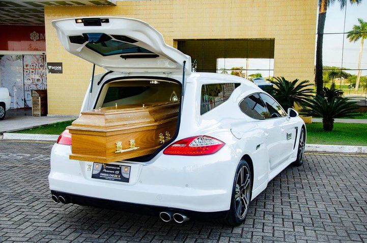 Porsche Panamera 4S "Rabecão"