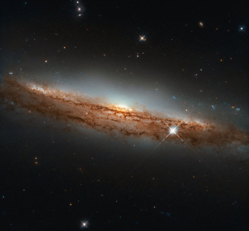 Galáxia NGC 3717 (Foto: ESA/Hubble & NASA, D. Rosario)