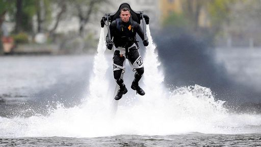 Um pássaro? Um avião? Não, um jetpack!