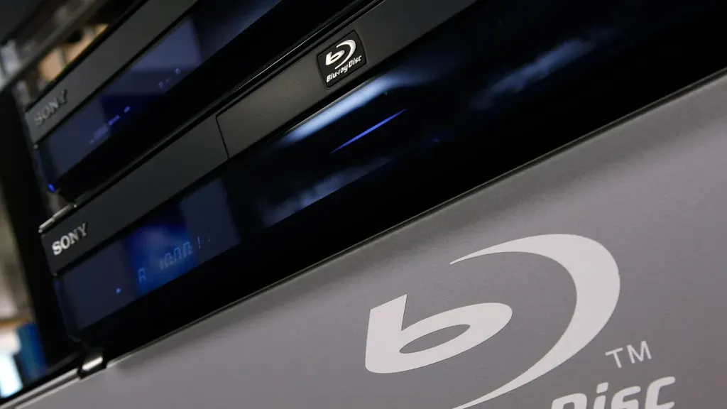 Os aparelhos reprodutores de Blu-Ray trazem até mais vantagens que os DVD players (Imagem: Reprodução/Reviewed)