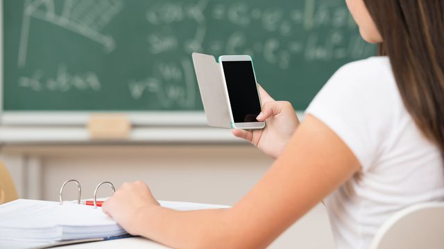 NIC.br lança guia de uso responsável da internet para professores