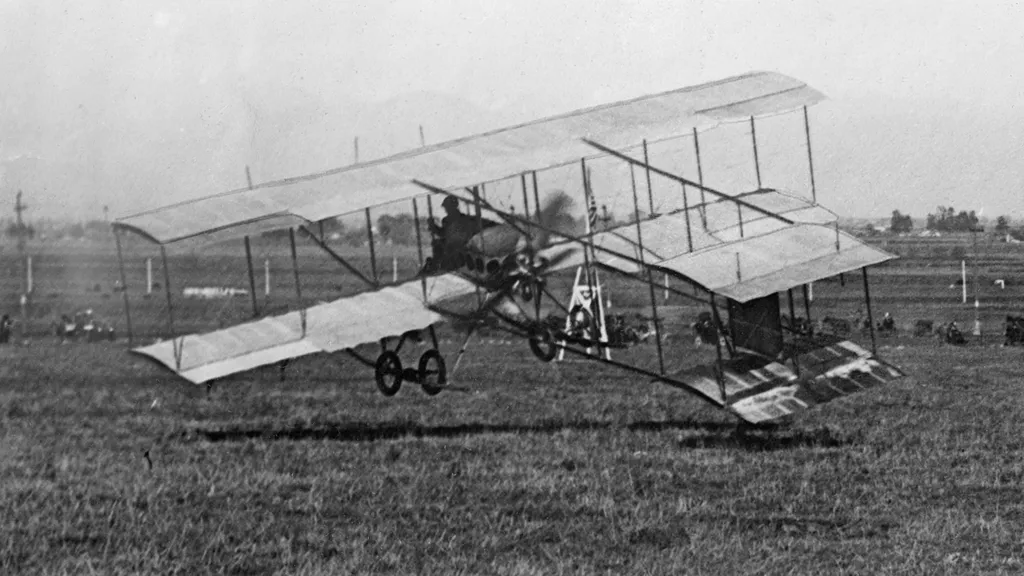 Avião de corrida utilizado em 1909 por Louis Paulhan, o Farmann III (Imagem: Bain News Service/Wikipedia/CC)