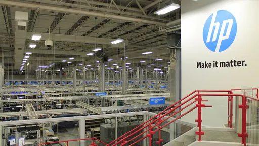 Câmaras gigantes e testes de destruição: conheça a fábrica de computadores da HP