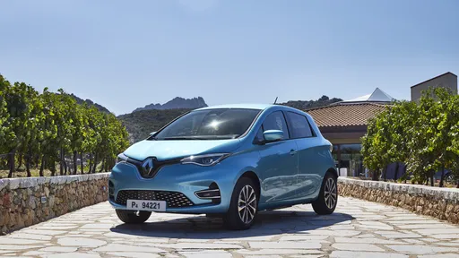Nova geração do Renault Zoe chega ao Brasil com mais autonomia, potência e luxo